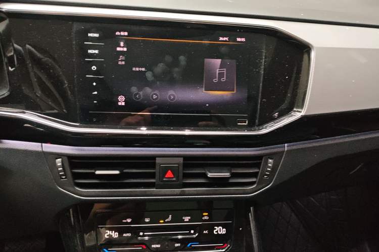 Used Volkswagen Tayron 2020 330TSI Two-Wheel Drive Luxury Smart Connectivity Version Audio And AC Panel