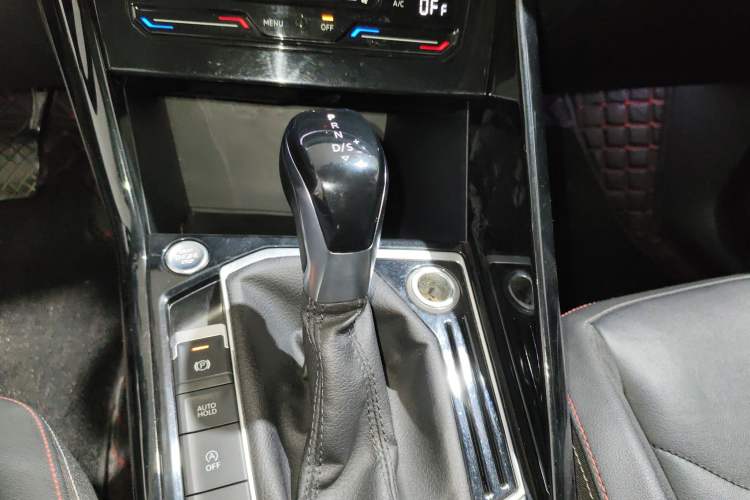 Used Volkswagen Tayron 2020 330TSI Two-Wheel Drive Luxury Smart Connectivity Version Gear Lever