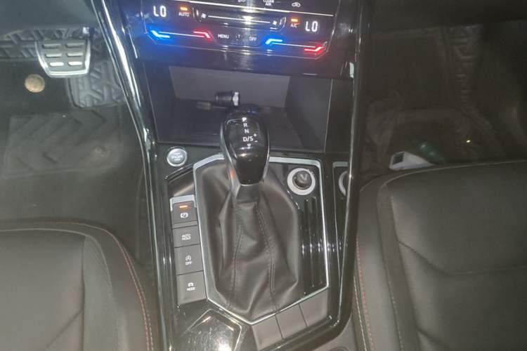 Used Volkswagen Tayron 2020 280TSI Two-Wheel Drive Luxury Connect Edition Gear Lever