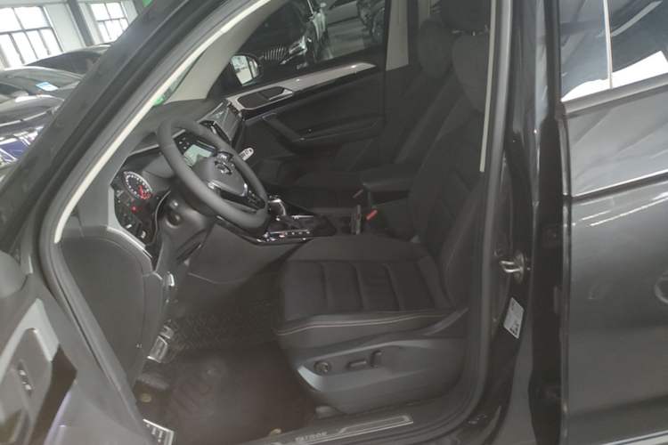 Used Volkswagen Tayron 2020 280TSI Two-Wheel Drive Luxury Connect Edition Left Front Seat