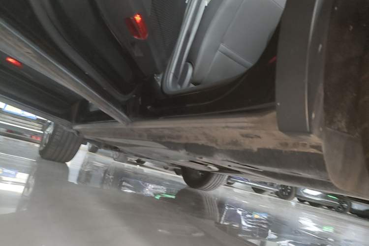 Used Volkswagen Tayron 2020 280TSI Two-Wheel Drive Luxury Connect Edition Left Side Sill