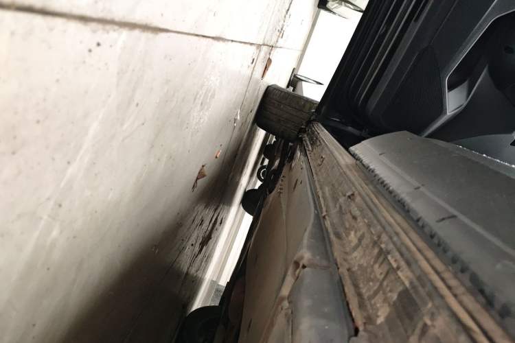 Used Volkswagen Tayron 2020 330TSI Two-Wheel Drive Luxury Smart Connectivity Version Left Side Sill