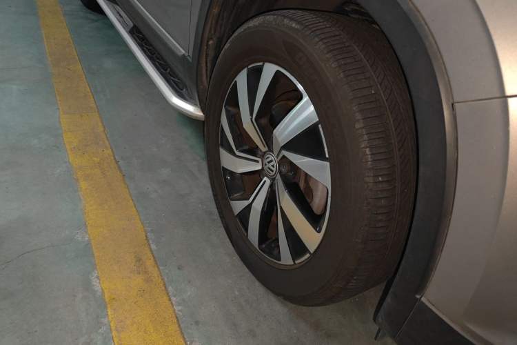 Used Volkswagen Tayron 2020 330TSI Two-Wheel Drive Luxury Smart Connectivity Version Right Front Wheel Hub