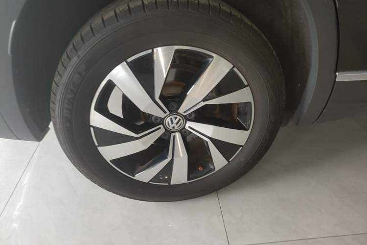 Used Volkswagen Tayron 2020 280TSI Two-Wheel Drive Luxury Connect Edition Right Rear Wheel Hub