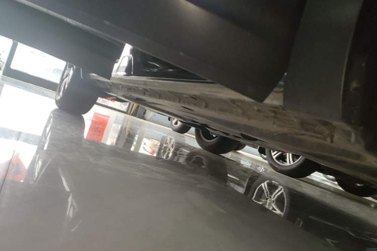Used Volkswagen Tayron 2020 280TSI Two-Wheel Drive Luxury Connect Edition Right Side Sill