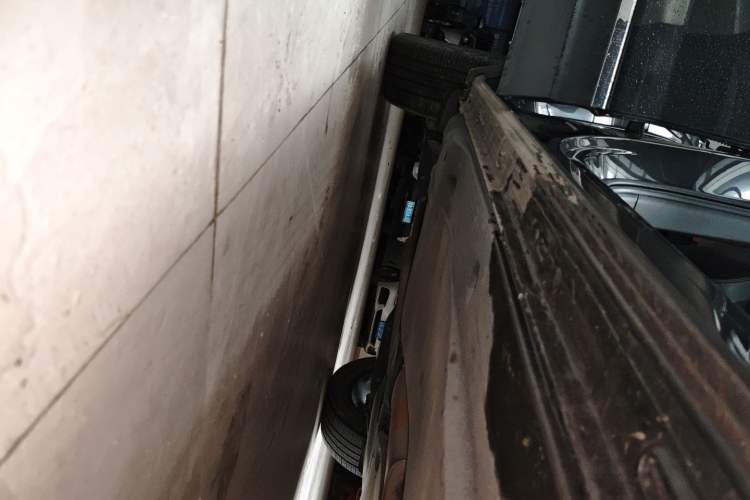 Used Volkswagen Tayron 2020 330TSI Two-Wheel Drive Luxury Smart Connectivity Version Right Side Sill