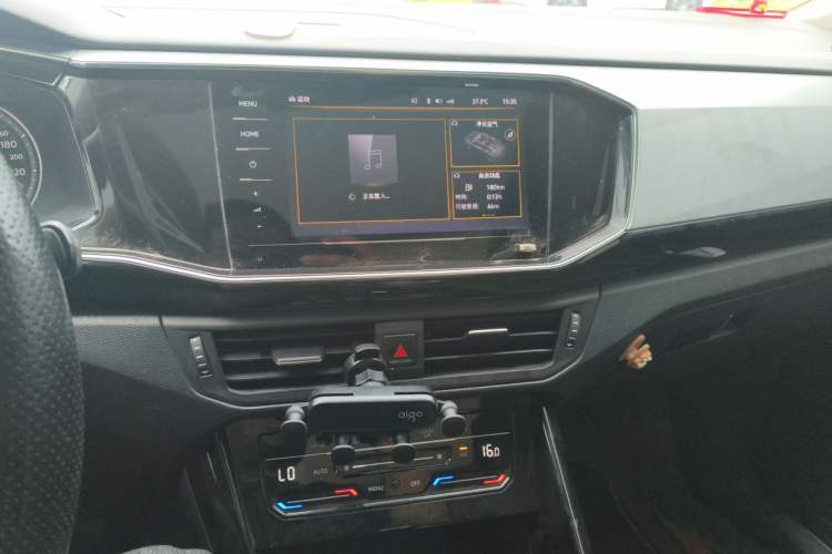 Used Volkswagen Tayron 2020 330TSI Two-Wheel Drive Luxury Smart Connectivity Version Audio And AC Panel