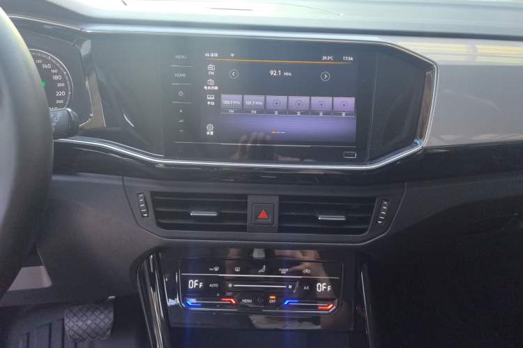 Used Volkswagen Tayron 2020 330TSI Two-Wheel Drive Luxury Smart Connectivity Version Audio And AC Panel