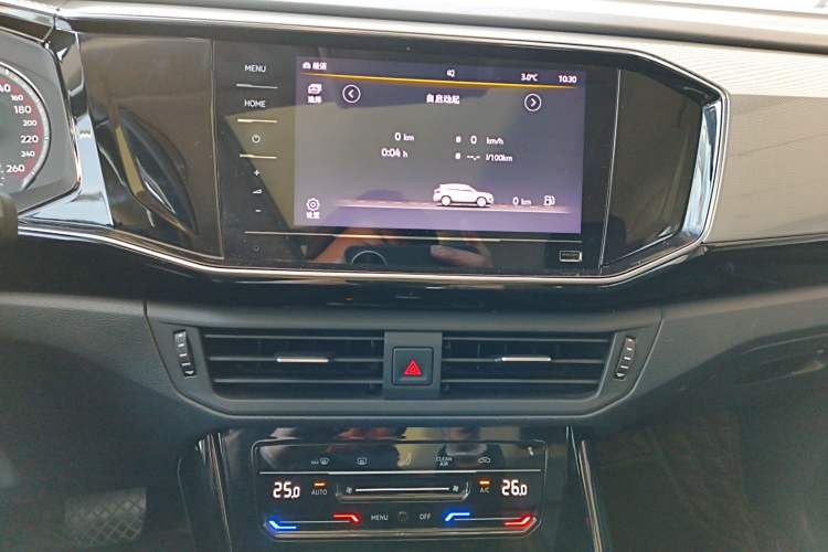 Used Volkswagen Tayron 2020 330TSI Two-Wheel Drive Luxury Smart Connectivity Version Audio And AC Panel