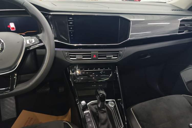 Used Volkswagen Tayron 2020 330TSI Two-Wheel Drive Luxury Smart Connectivity Version Audio And AC Panel