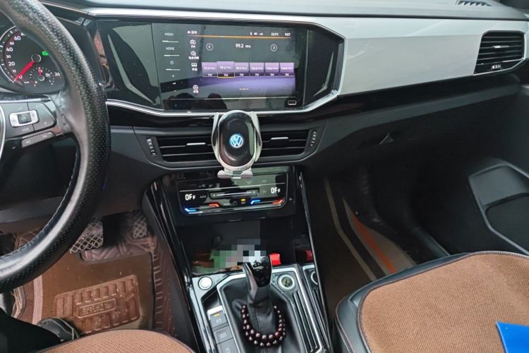 Used Volkswagen Tayron 2020 330TSI Two-Wheel Drive Luxury Connected Pro Edition Audio And AC Panel