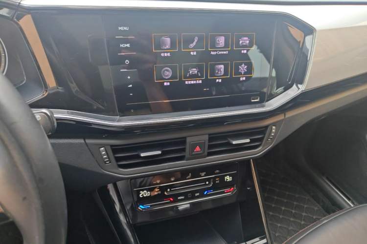 Used Volkswagen Tayron 2020 330TSI Two-Wheel Drive Luxury Smart Connectivity Version Audio And AC Panel