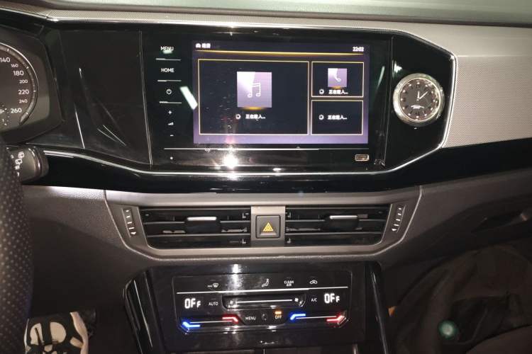 Used Volkswagen Tayron 2020 330TSI Two-Wheel Drive Luxury Smart Connectivity Version Audio And AC Panel
