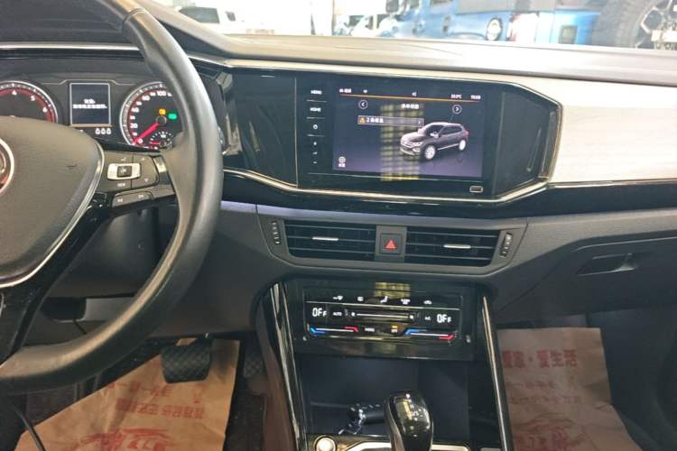 Used Volkswagen Tayron 2020 330TSI Two-Wheel Drive Luxury Smart Connectivity Version Audio And AC Panel