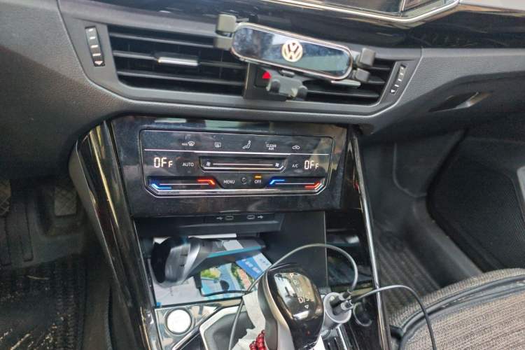 Used Volkswagen Tayron 2020 330TSI Two-Wheel Drive Luxury Smart Connectivity Version Audio And AC Panel