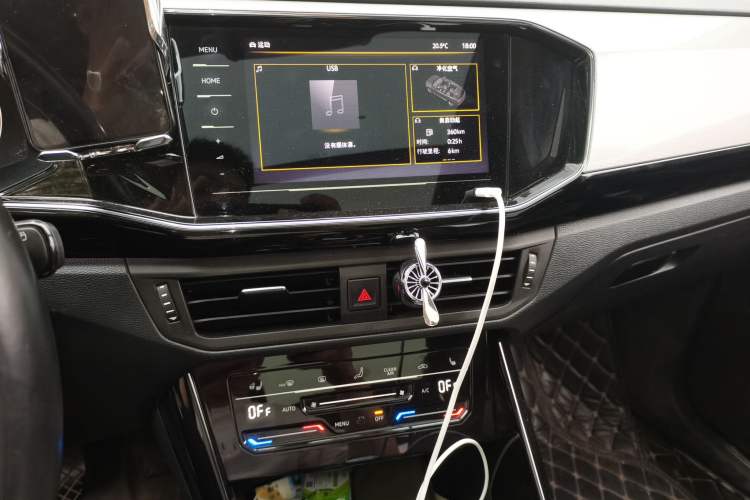 Used Volkswagen Tayron 2020 330TSI Two-Wheel Drive Luxury Smart Connectivity Version Audio And AC Panel