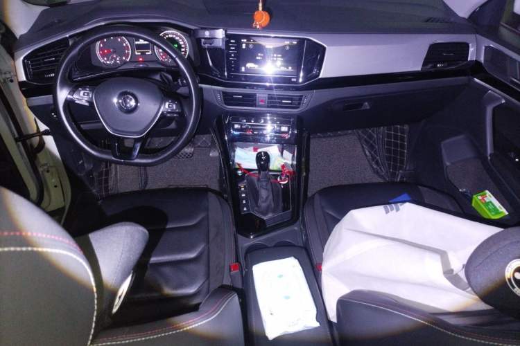 Used Volkswagen Tayron 2020 330TSI Two-Wheel Drive Luxury Smart Connectivity Version Audio And AC Panel