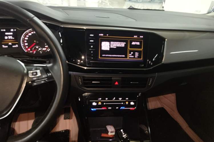 Used Volkswagen Tayron 2020 280TSI Two-Wheel Drive Luxury Connect Edition Audio And AC Panel