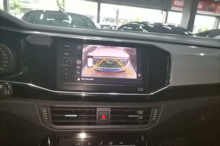 Used Volkswagen Tayron 2020 330TSI Two-Wheel Drive Luxury Smart Connectivity Version Audio And AC Panel