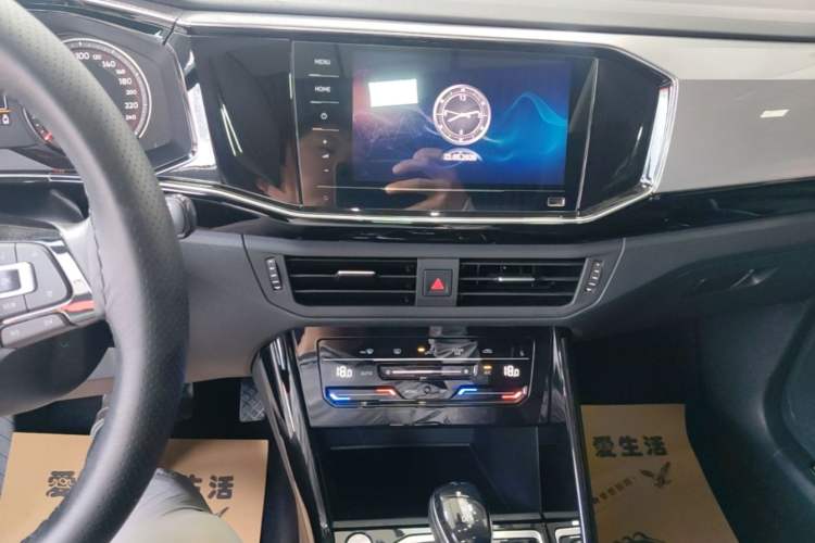 Used Volkswagen Tayron 2020 330TSI Two-Wheel Drive Luxury Smart Connectivity Version Audio And AC Panel