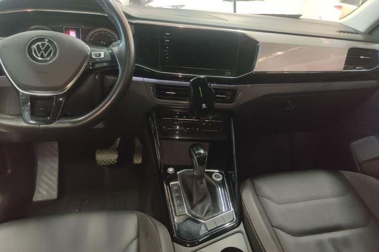 Used Volkswagen Tayron 2020 330TSI Two-Wheel Drive Luxury Smart Connectivity Version Audio And AC Panel