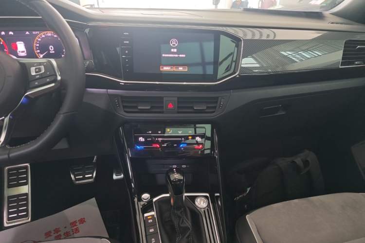 Used Volkswagen Tayron 2020 380TSI All-Wheel Drive R-Line Connected Version Audio And AC Panel