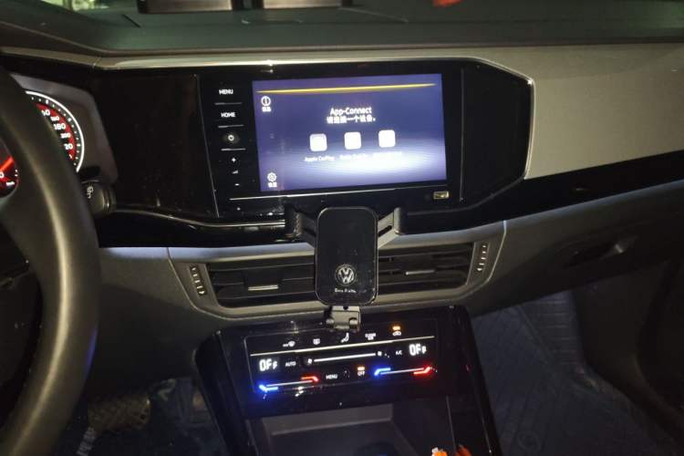 Used Volkswagen Tayron 2020 330TSI Two-Wheel Drive Luxury Connected Pro Edition Audio And AC Panel