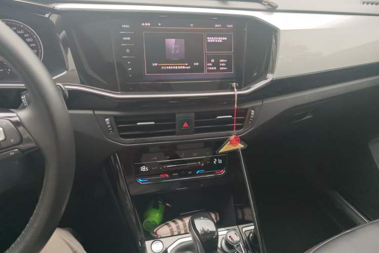 Used Volkswagen Tayron 2020 280TSI Two-Wheel Drive Luxury Connect Edition Audio And AC Panel