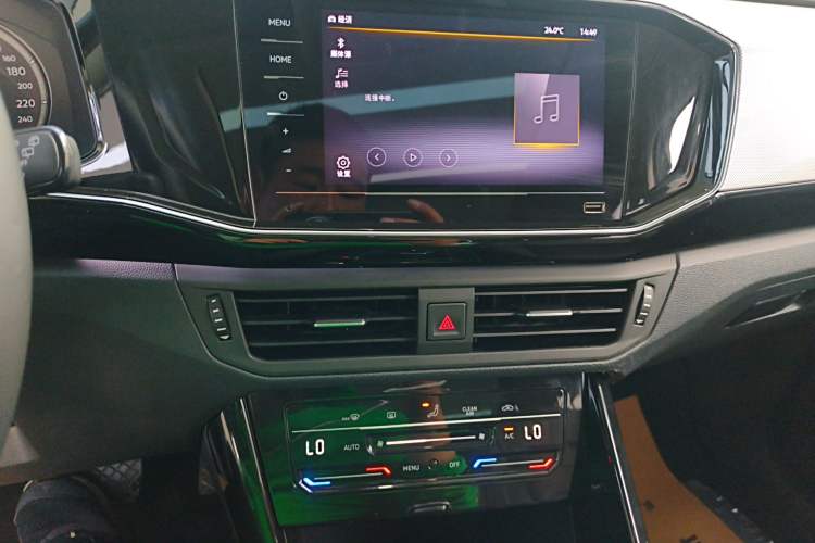 Used Volkswagen Tayron 2020 330TSI Two-Wheel Drive Luxury Smart Connectivity Version Audio And AC Panel