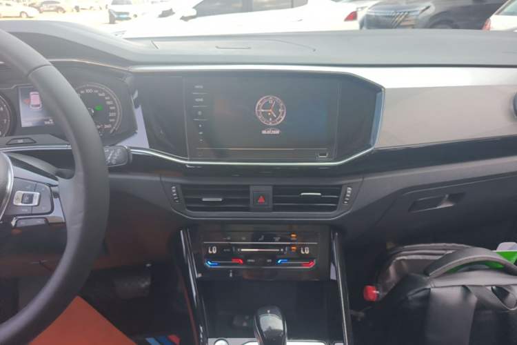 Used Volkswagen Tayron 2020 330TSI Two-Wheel Drive Luxury Smart Connectivity Version Audio And AC Panel