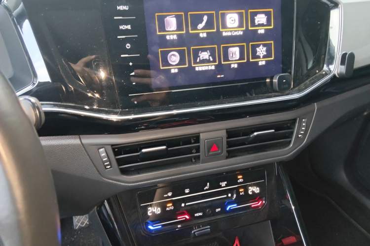 Used Volkswagen Tayron 2020 330TSI Two-Wheel Drive Luxury Smart Connectivity Version Audio And AC Panel