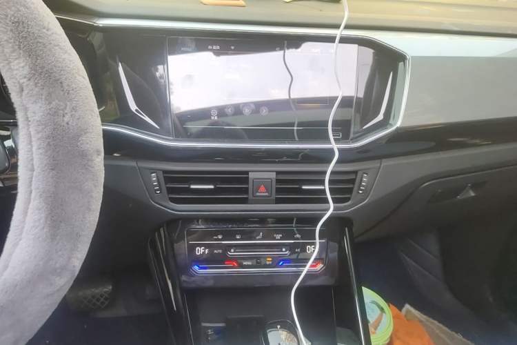 Used Volkswagen Tayron 2020 330TSI Two-Wheel Drive Luxury Smart Connectivity Version Audio And AC Panel