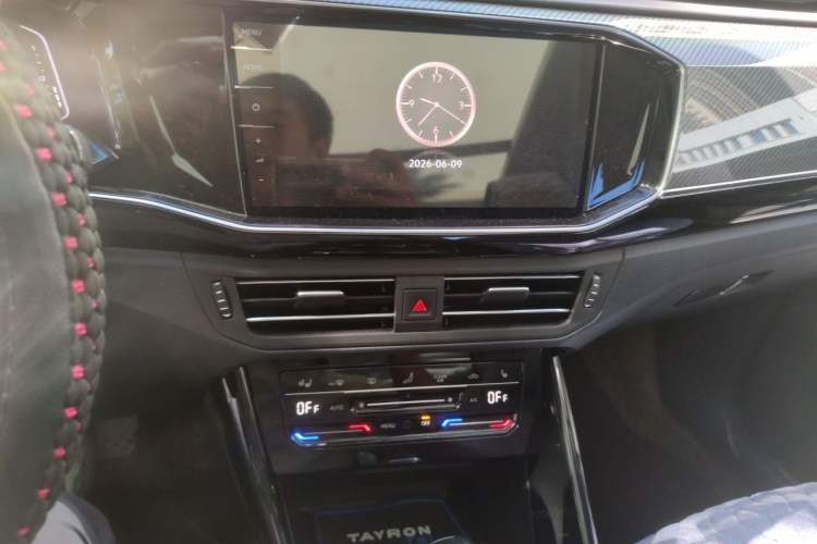 Used Volkswagen Tayron 2020 330TSI Two-Wheel Drive Luxury Connected Pro Edition Audio And AC Panel