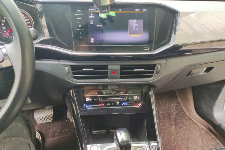 Used Volkswagen Tayron 2020 330TSI Two-Wheel Drive Luxury Smart Connectivity Version Audio And AC Panel