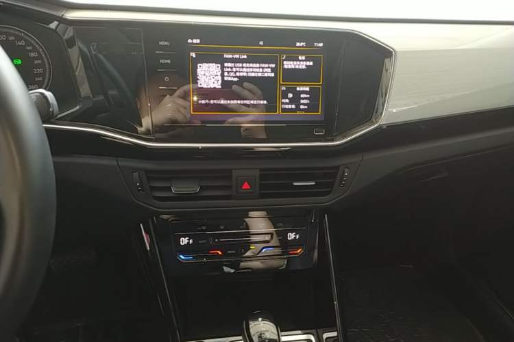 Used Volkswagen Tayron 2020 330TSI Two-Wheel Drive Luxury Smart Connectivity Version Audio And AC Panel
