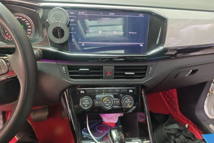 Used Volkswagen Tayron 2020 280TSI Two-Wheel Drive Luxury Connect Edition Audio And AC Panel