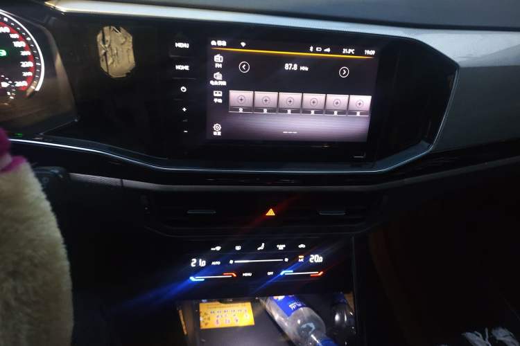 Used Volkswagen Tayron 2020 330TSI Two-Wheel Drive Luxury Smart Connectivity Version Audio And AC Panel