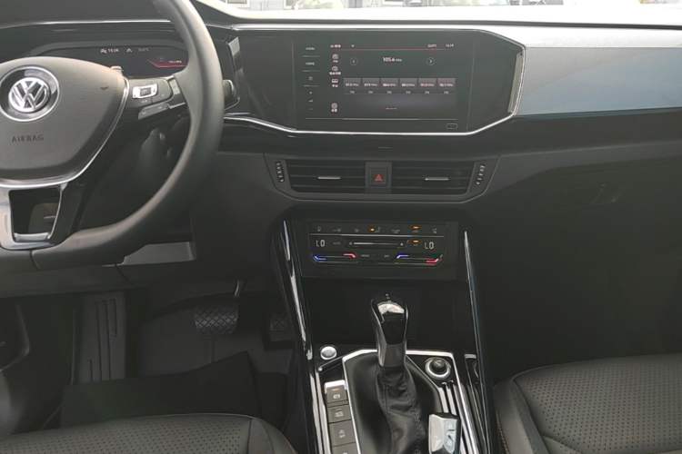 Used Volkswagen Tayron 2020 330TSI Two-Wheel Drive Luxury Smart Connectivity Version Audio And AC Panel