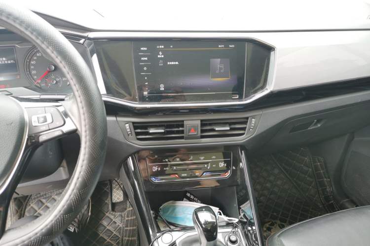 Used Volkswagen Tayron 2020 330TSI Two-Wheel Drive Luxury Smart Connectivity Version Audio And AC Panel