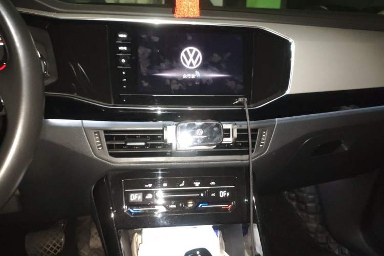 Used Volkswagen Tayron 2020 330TSI Two-Wheel Drive Luxury Smart Connectivity Version Audio And AC Panel