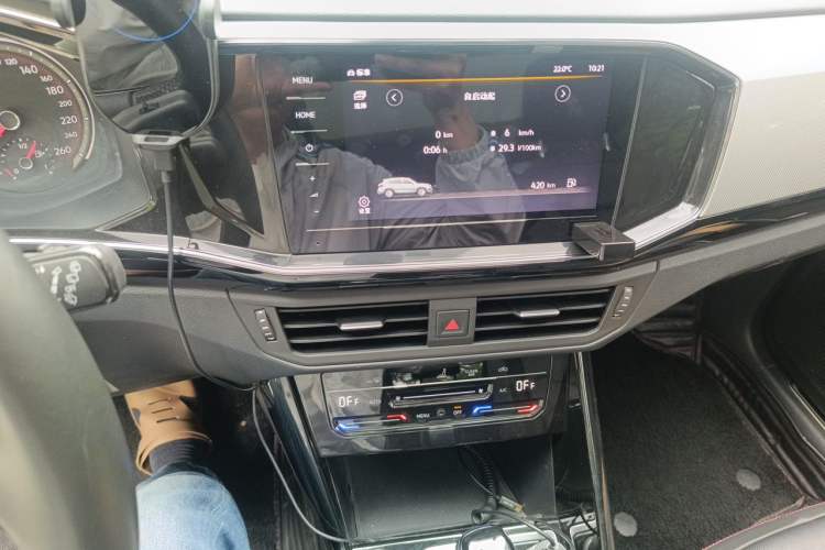 Used Volkswagen Tayron 2020 280TSI Two-Wheel Drive Luxury Connect Edition Audio And AC Panel