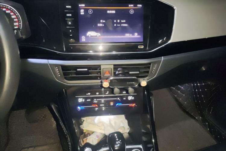 Used Volkswagen Tayron 2020 330TSI Two-Wheel Drive Luxury Smart Connectivity Version Audio And AC Panel