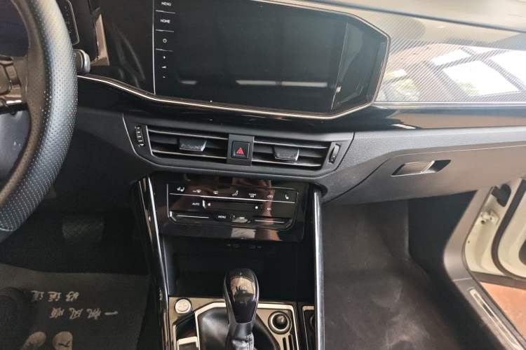 Used Volkswagen Tayron 2020 330TSI Two-Wheel Drive Luxury Connected Pro Edition Audio And AC Panel