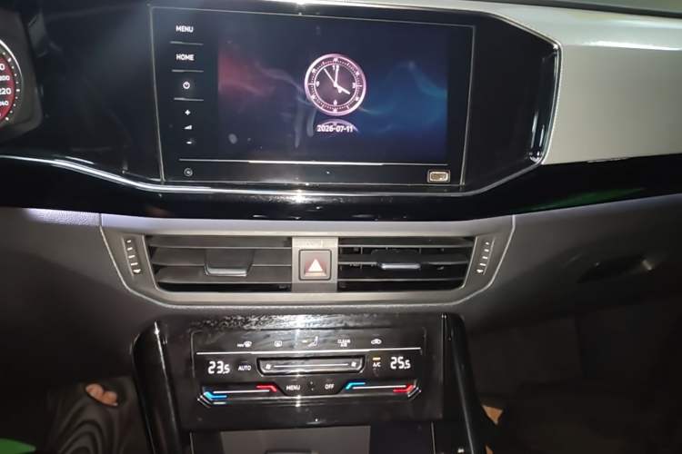 Used Volkswagen Tayron 2020 330TSI Two-Wheel Drive Luxury Smart Connectivity Version Audio And AC Panel
