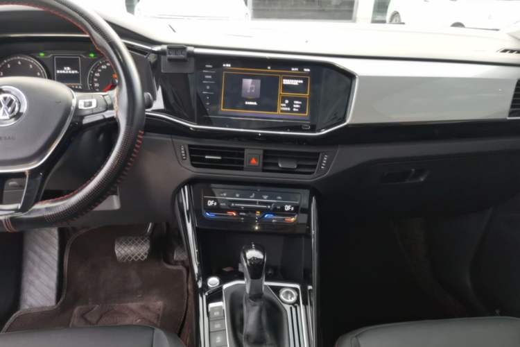 Used Volkswagen Tayron 2020 330TSI Two-Wheel Drive Luxury Smart Connectivity Version Audio And AC Panel