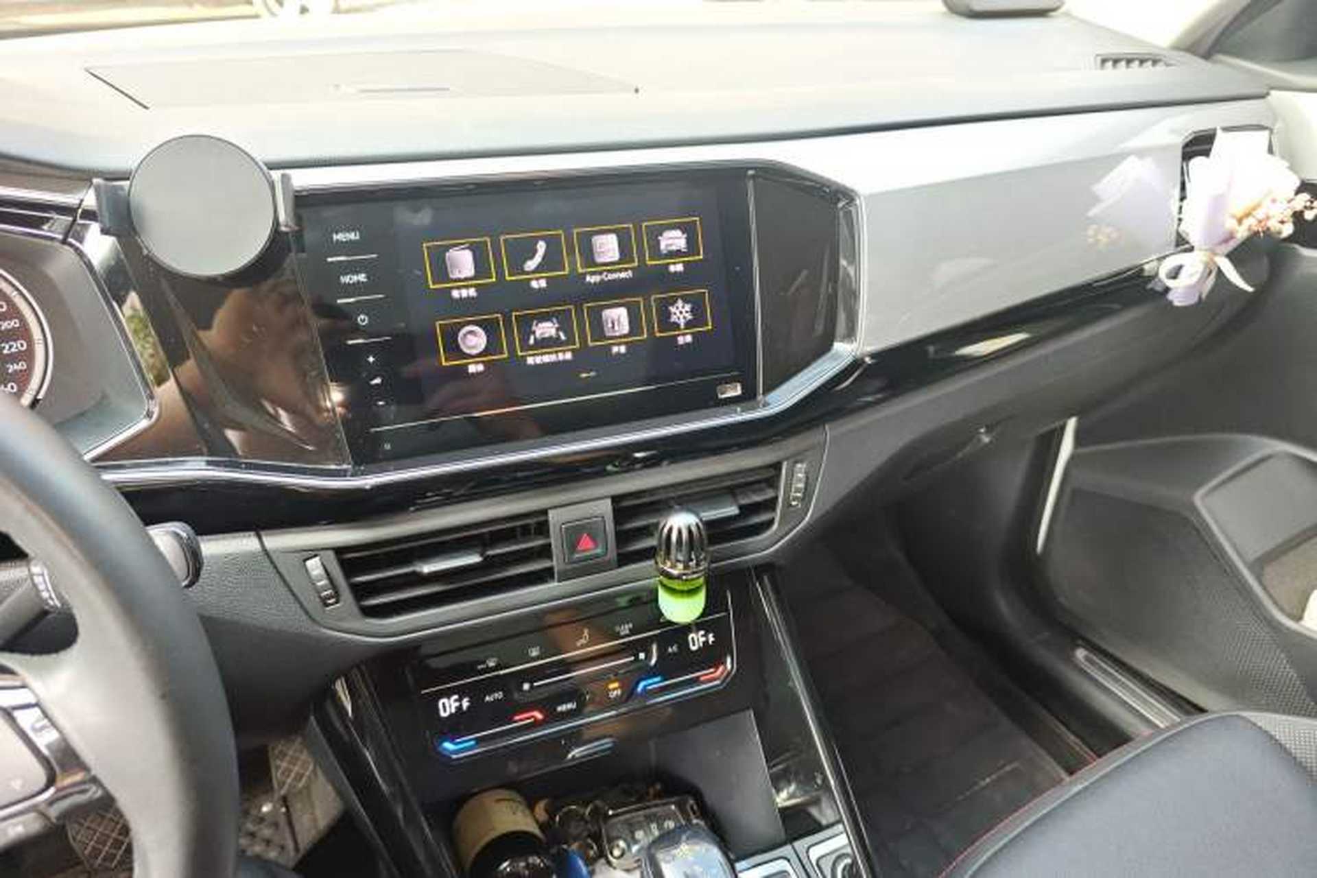 Used Volkswagen Tayron 2020 330TSI Two-Wheel Drive Luxury Smart Connectivity Version Audio And AC Panel