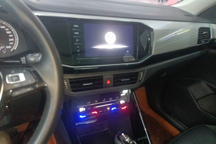 Used Volkswagen Tayron 2020 280TSI Two-Wheel Drive Luxury Connect Edition Audio And AC Panel