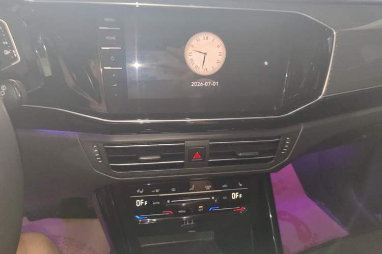 Used Volkswagen Tayron 2020 330TSI Two-Wheel Drive Luxury Connected Pro Edition Audio And AC Panel