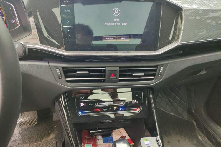Used Volkswagen Tayron 2020 330TSI Two-Wheel Drive Luxury Connected Pro Edition Audio And AC Panel