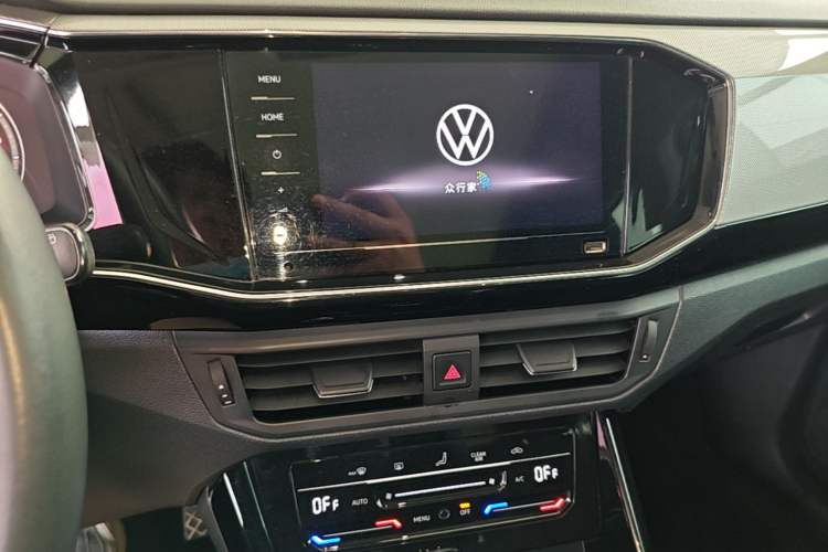 Used Volkswagen Tayron 2020 330TSI Two-Wheel Drive Luxury Smart Connectivity Version Audio And AC Panel